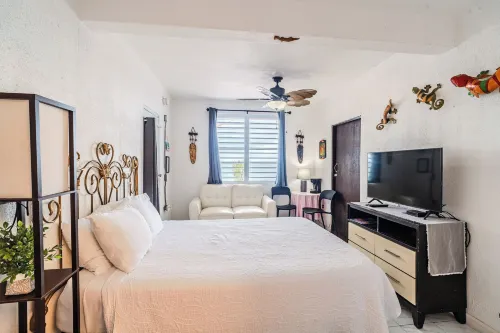 Coconut Palms Inn Hotels in Rincon