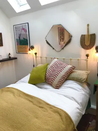 Cosy self contained apartment a stones throw from the Channel Tunnel! Отели рядом с достопримечательностью «Eurotunnel Terminal Building (Folkestone)»