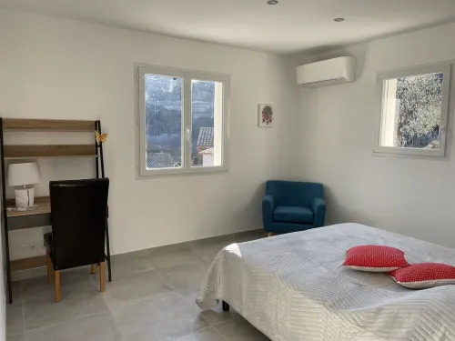 Detached house in a quiet, elevated area