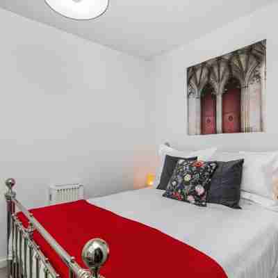 Enjoy a stylish experience at this centrally-located city flat. Rooms