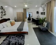 Modern 3-bedroom house with AC, WiFi  and pool in lovely Bacnotan Hotels in 