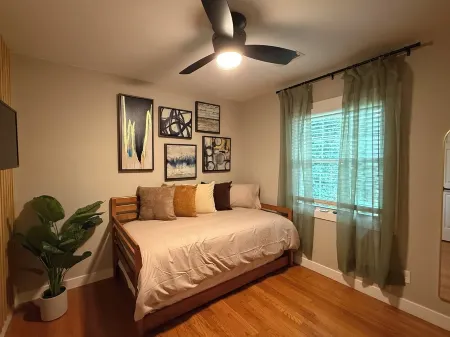 Lounge Off Olinda-UVA Retreat