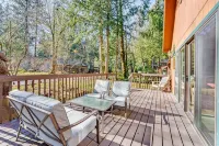 Lovely Mt. Cabin near Mt. Hood with Wood Stove & Hot Tub