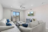 Charming 2bedroom ocean view beach front condo in Seaside Hts w pool, AC, WiFi