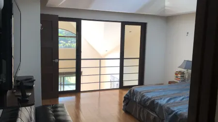 Luxury Loft apartment Отели рядом с достопримечательностью «Punta Culebra Nature Center»