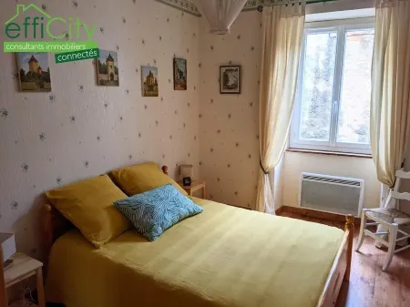 Charming Villa Overllooking Plaza in Monpazier<br>