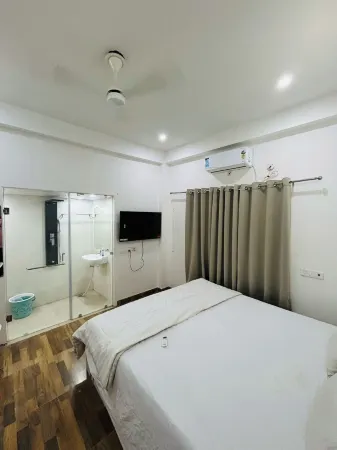 Hotel the White House Varanasi Отели в г. Манроли