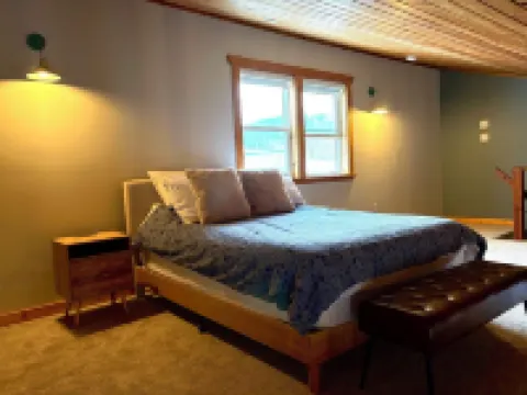 Red Powder House with Foosball Table. Downtown Rossland 5 min to Red Mountain Hoteles en Rossland