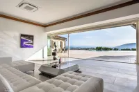 Property with unique view in a quiet area with fitness, hammam and jacuzzi