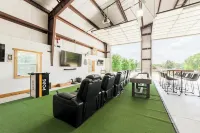 Compound on Lake - Gameroom/Dock/Pool/Hot tub - Sleeps 37