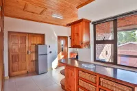 @ Rosie’s on Robin- Luxury,Comfort, Rest,Relax