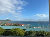 Oceanview Studio Condo in Sapphire Village - just a short walk to Sapphire Beach