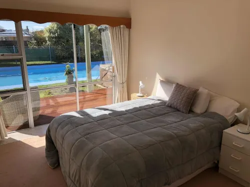 Large spacious family friendly home with pool and spa