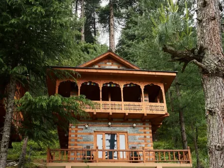 A secluded Private Castle with the Balcony of Dreams in the middle of a forest!