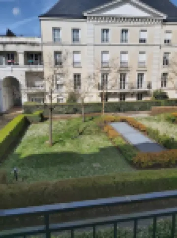 850 metres from Disney Land and Valley Village - 3 bedrooms - Sleeps 8