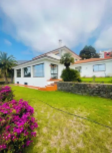 Villa with private 4bed floor level - spa facilities, heated jacuzzi & BBQ area