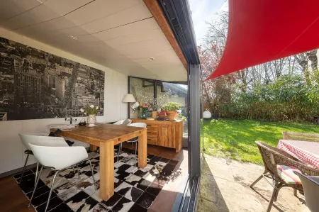 Large town house with SPA