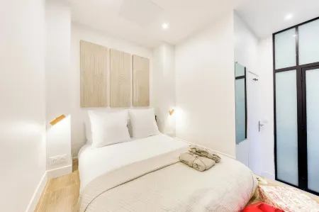 Cosy apartment with Jacuzzi 15min Champs Elysées Отели в г. Клиши-ла-Гаренн