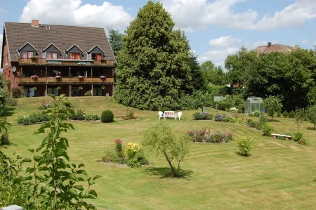 Idyllische Ferienwohnung mit Balkon und Großer Gartenanlage Отели в г. Гюби
