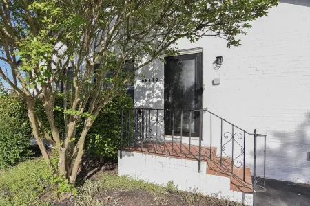 Sweet 1BR 1BA 5 min to lake 20 min to downtown CLT Отели в г. Стил Крик