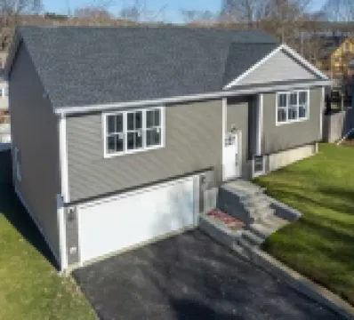 Brand new 3 bedroom house in welcoming Worcester with WiFi and AC