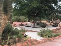 Spacious estate in delightful Ivins with Unique Spanish decor. 艾文斯酒店