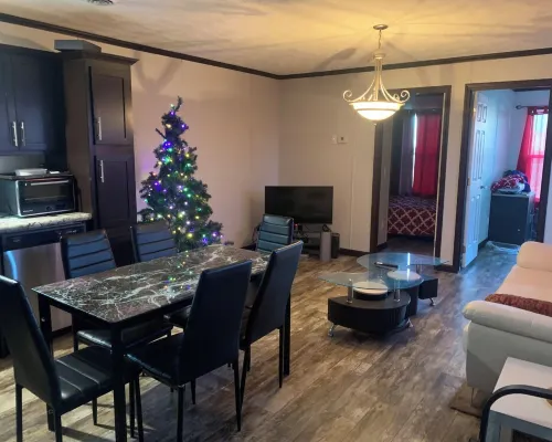Fully furnished 3 bedrooms Hotels in Thompson
