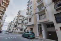 Charming 1-bedroom apartment with AC and WiFi in Qawra Hotels in Ghajnsielem