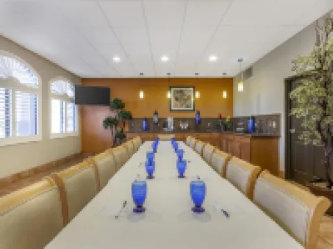 ベストウェスタン カッパー ヒルズ イン グローブのホテル