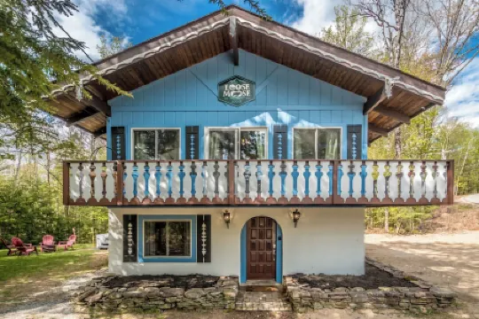 Loose Moose Lodge – Family Chalet, Fireplace, Ski!