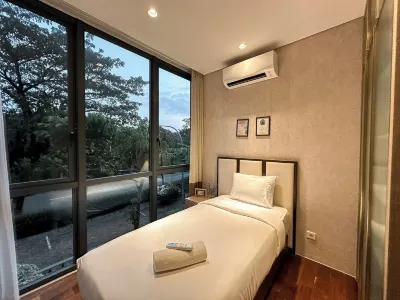 Tranquil And Modern Haven 2Br At The Rosebay Apartment Hotels in Pradahkalikendal