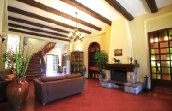 IMMERSED IN THE GREEN BETWEEN SEA AND MOUNTAINS