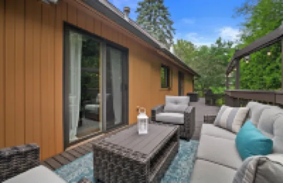 Log Cabin Perfect for Winter Activies Close to Wilmot Ski Hotels in Twin Lakes