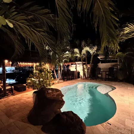 Best! 2Br/2BA /w Private Pool. 37.5" Dockage/Voted Best Backyard in Kcb 11th ST.