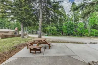 Cloudcroft Mtn Home w/ Patio, Walk to Golf Course! -  Privatzimmer