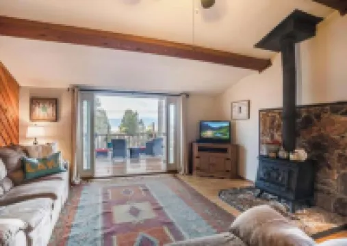 Cabin near Flathead Lake is walking distance to food, shopping and lake view.