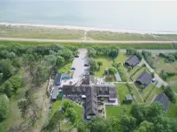 "Vincent" - 25m from the sea