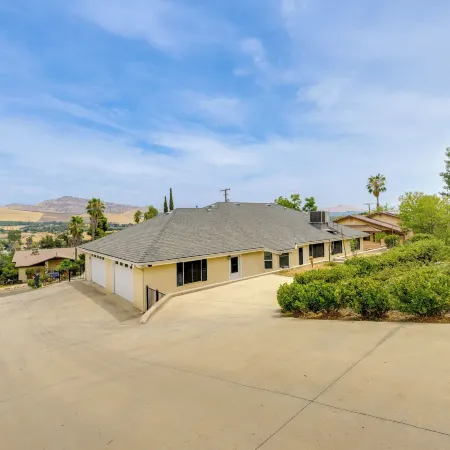 Porterville Getaway w/ Patio + Valley Views!