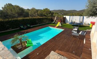 Villa Independiente con Piscina y Vistas