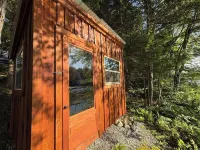 Big Pines Cabin: A Waterfront Retreat with Private Dock Hotels in Belgrade