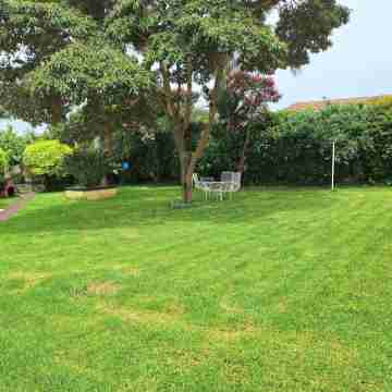 Charming 6-Bed House with Swimming Pool in Harare Hotel Exterior