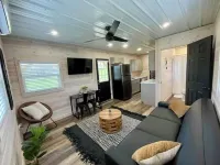 Koby-NEW tiny home with shared fishing pond