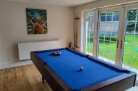 Stratford 4 BR Family Mansion with Pool, Gym & BBQ Hotels in Beaudesert