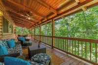 Luxury Log Cabin + Hot Tub + Mins to Downtown Dahlonega