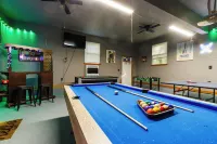 Mohawk Kudil in Poconos !Njoy Your spring with Hot Tub, Private Pool & Game Room
