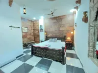 Karma Homestay Các khách sạn gần Balsamand Lake and Garden