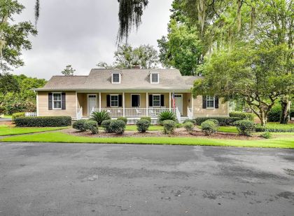 Charming Cottage Near Golf Courses & Marsh Walk!
