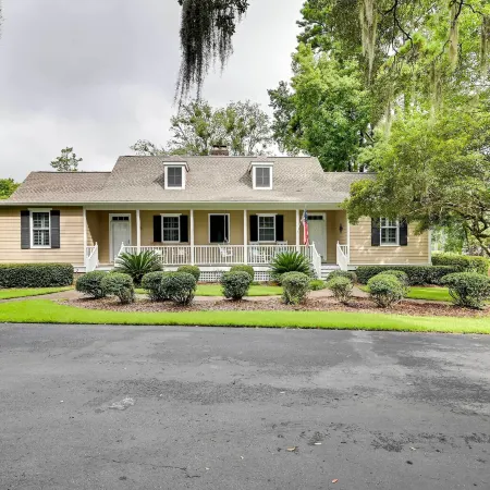 Charming Cottage Near Golf Courses & Marsh Walk!