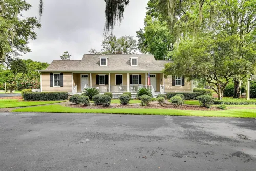 Charming Cottage Near Golf Courses & Marsh Walk!