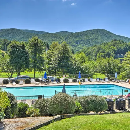 Picturesque Sky Haus Sanctuary w/ Mountain Views